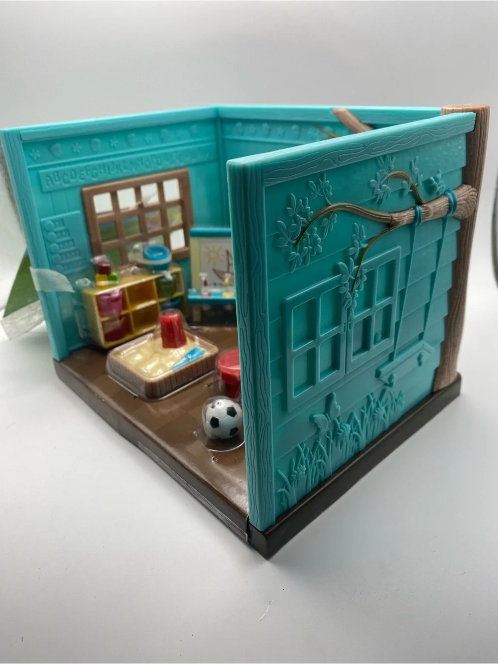 Li'l Woodzeez Lil' Luvs & Hugs Nursery Playset - Blue & Green
